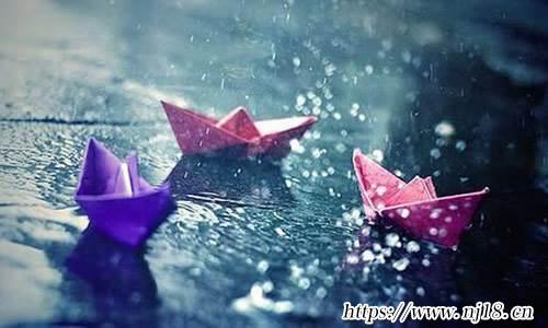下雨天的心情經典句子有哪些，康熙字典下雨感慨說說心情