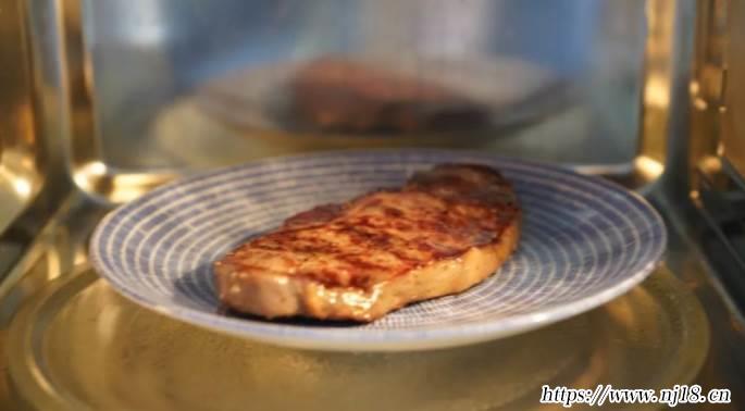 牛排可以直接用微波爐打熟嗎，康熙字典微波爐牛排