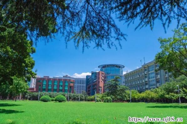武漢漂亮大學排行榜前十名，康熙字典武漢十大最美大學推薦