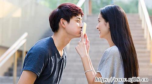 男生喜歡你的表現細節，康熙字典一個男生暗戀你的表現