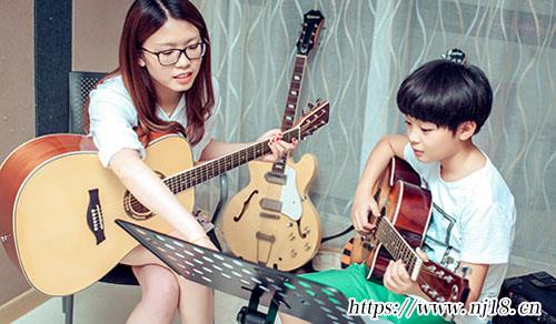 學吉他一般多少錢，康熙字典吉他培訓班一般多少錢
