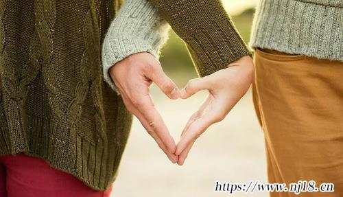 低調宣布自己有對象了，康熙字典不太明顯的官宣戀愛的句子