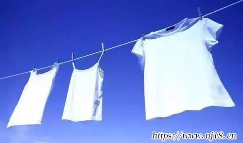白衣服被染色去除的小妙招，康熙字典白色衣服染色快速去除
