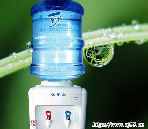 飲水機的水放多久就不能喝了，康熙字典飲水機裏的水能放多久