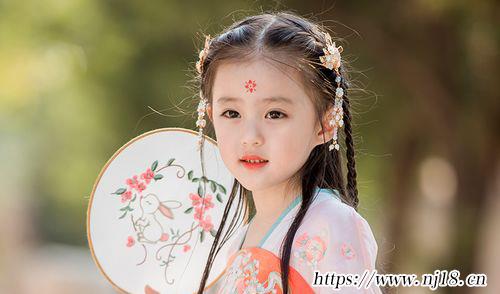 孤傲不染世俗的女孩名字，康熙字典好聽的孩子名字大全