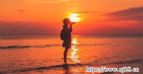 夕陽西下的唯美句子有哪些，康熙字典形容夕陽美景的句子