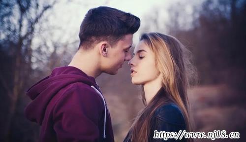 聊天技巧幽默追女孩子，康熙字典追女孩子的技巧和方法追女孩的聊天