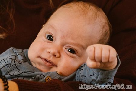 男寶寶取名簡單大方好聽，非常大氣響亮