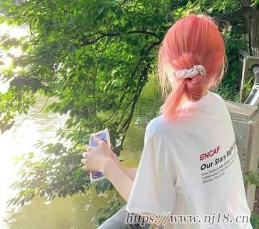 傷感中帶有一點痛的女生網名 悲傷一點的女生昵稱